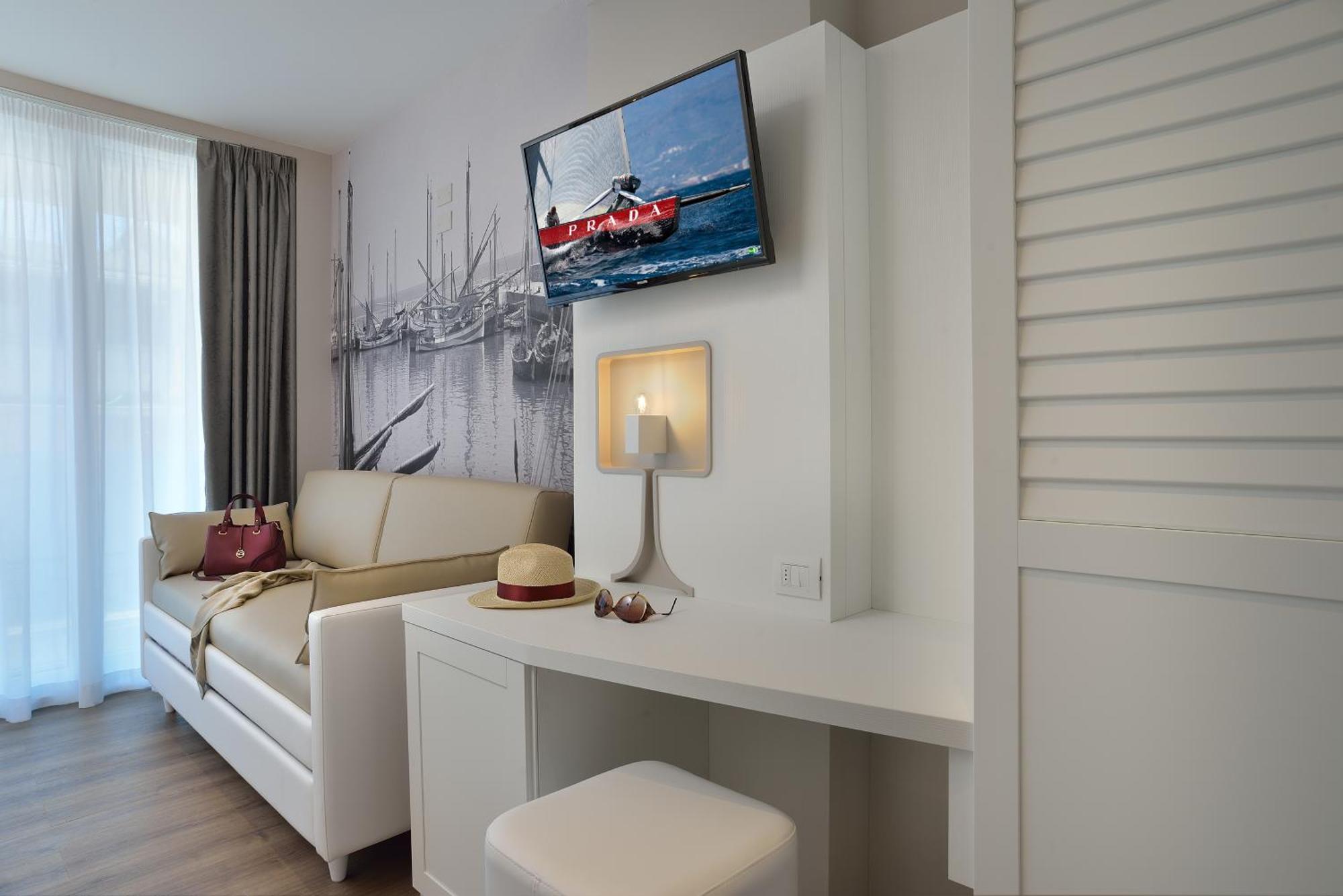 Embassy Hotel & Spa Cattolica Kültér fotó