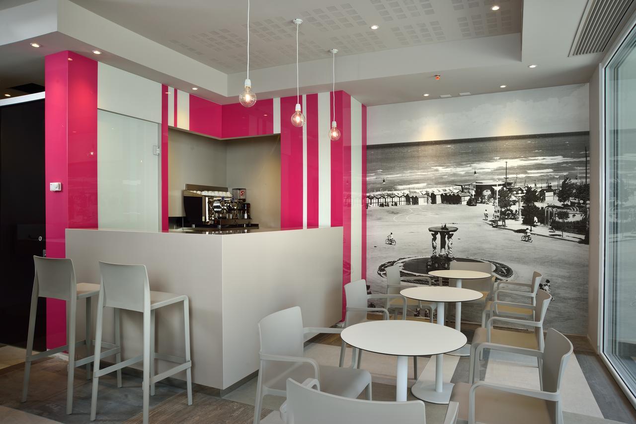 Embassy Hotel & Spa Cattolica Kültér fotó