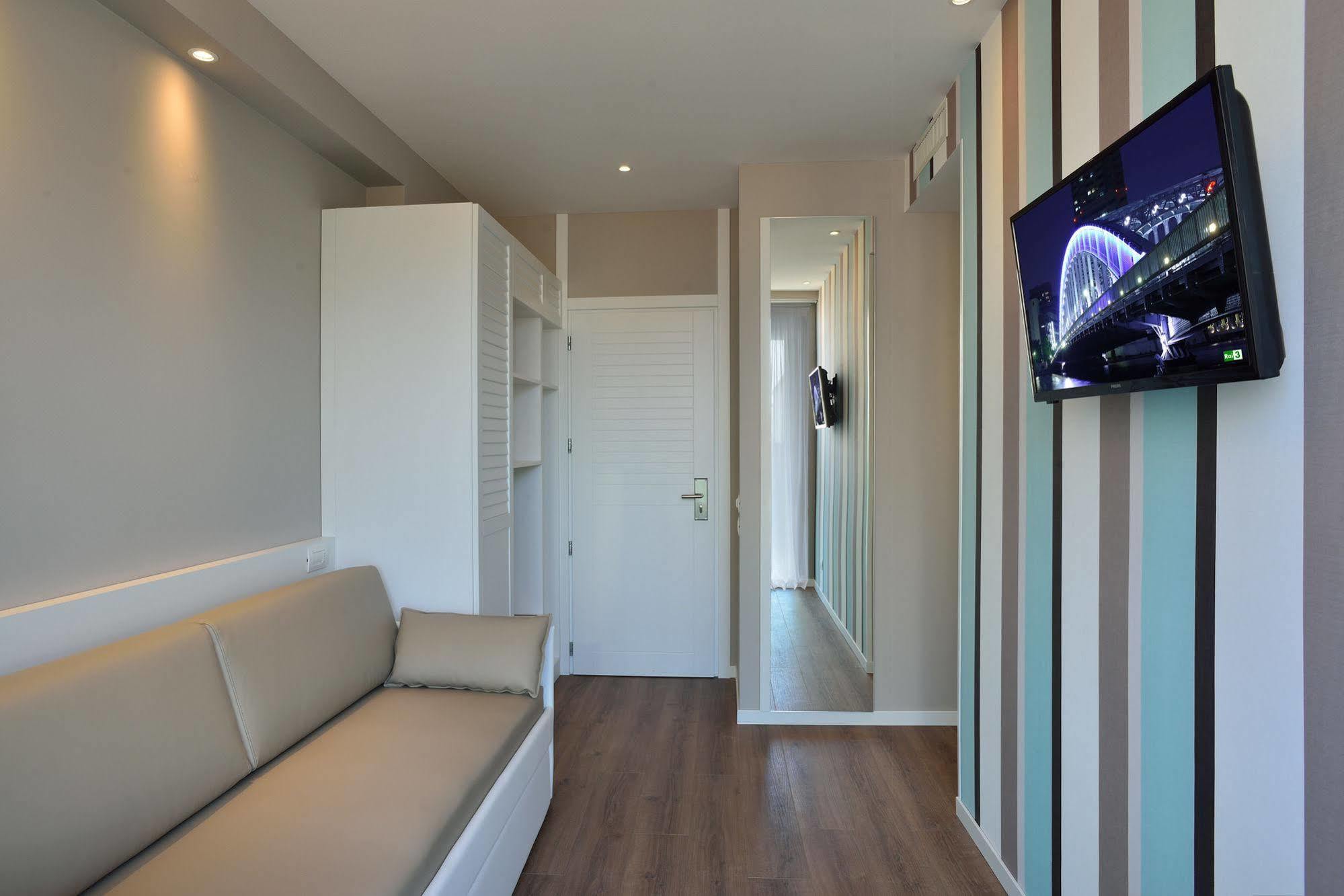 Embassy Hotel & Spa Cattolica Kültér fotó
