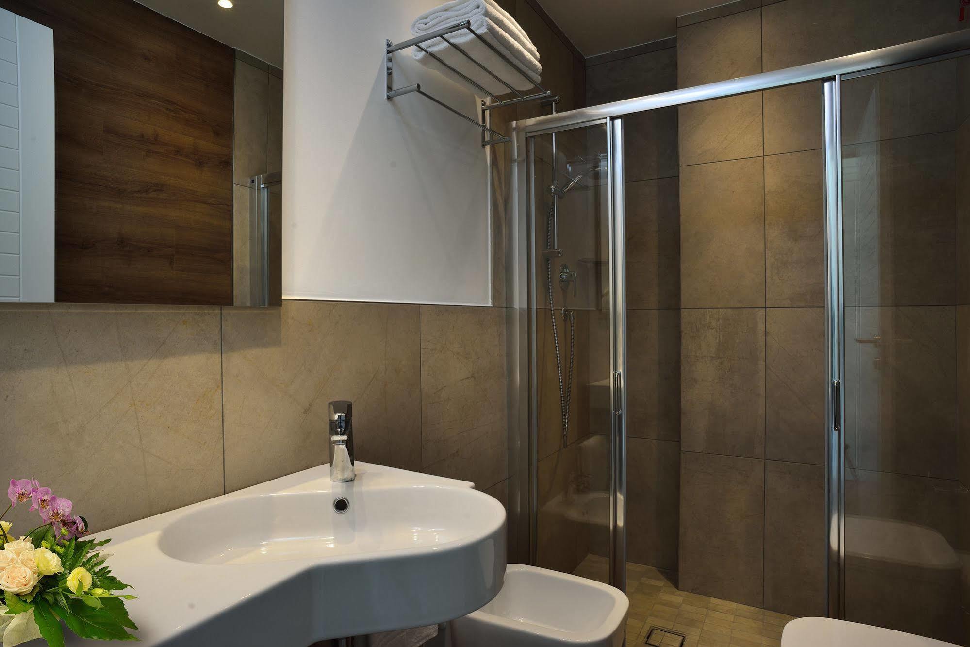 Embassy Hotel & Spa Cattolica Kültér fotó