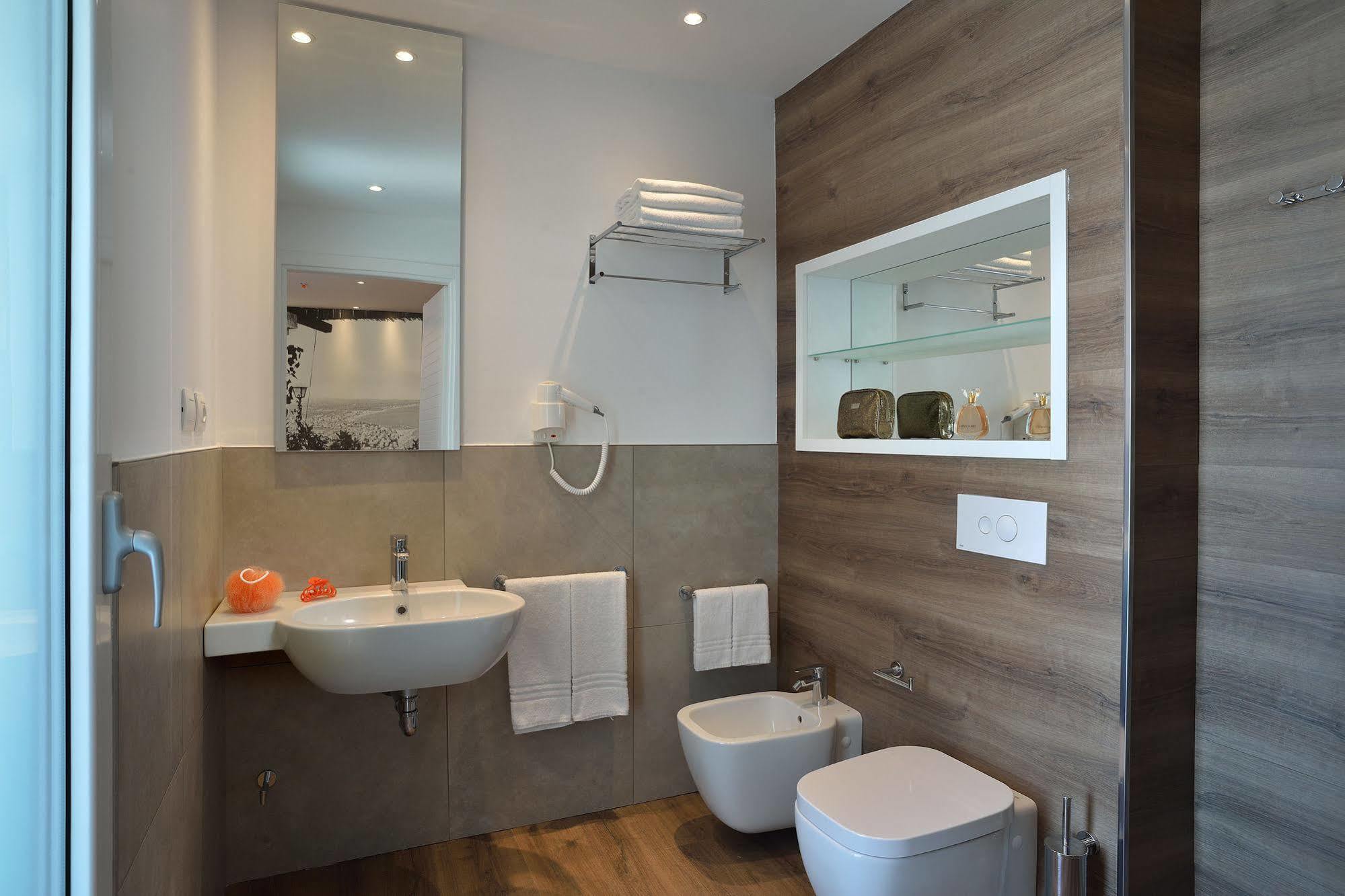 Embassy Hotel & Spa Cattolica Kültér fotó