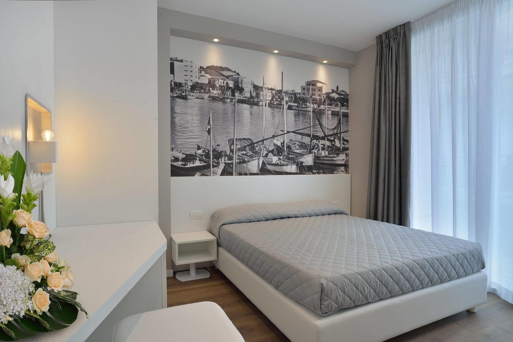 Embassy Hotel & Spa Cattolica Kültér fotó