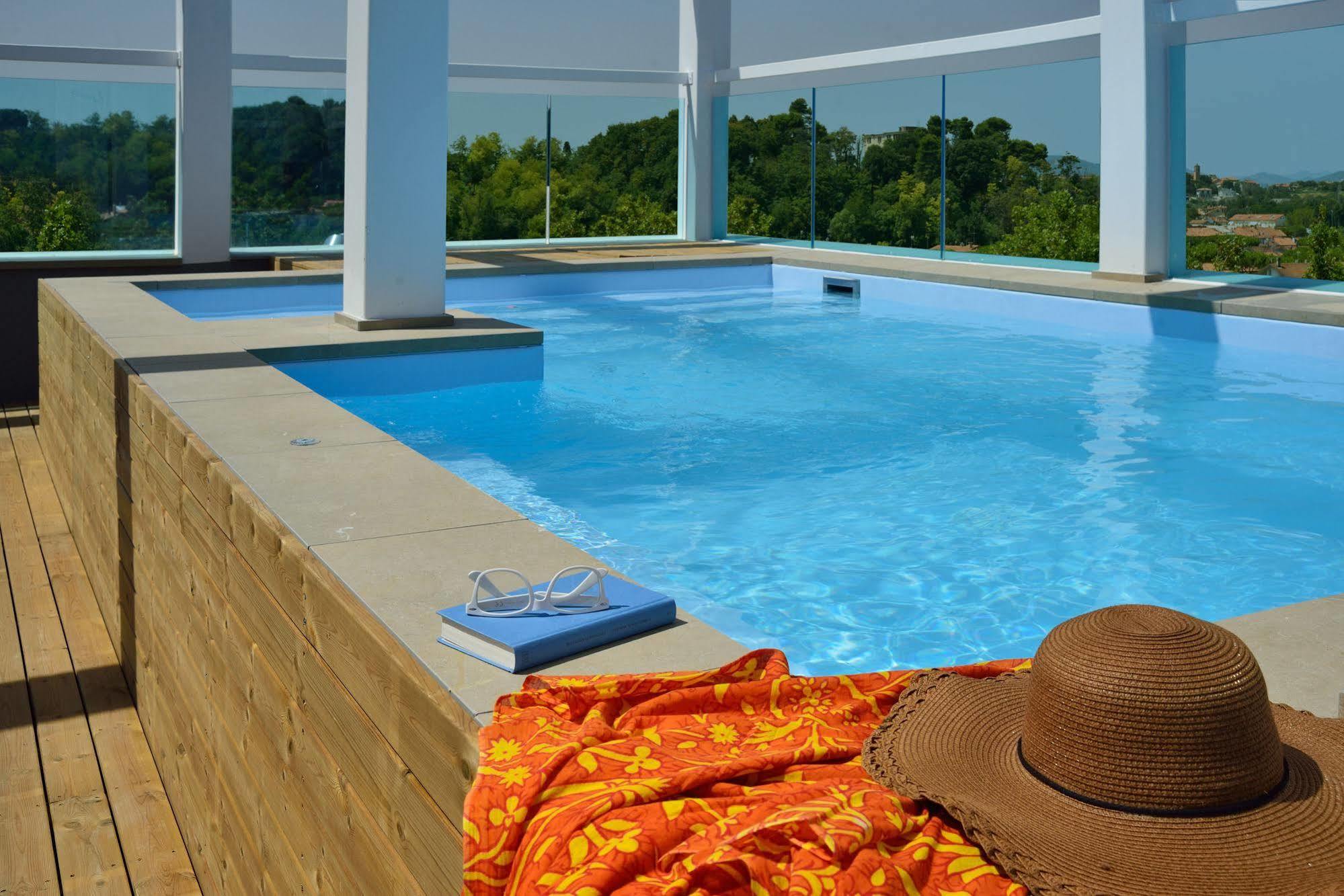 Embassy Hotel & Spa Cattolica Kültér fotó
