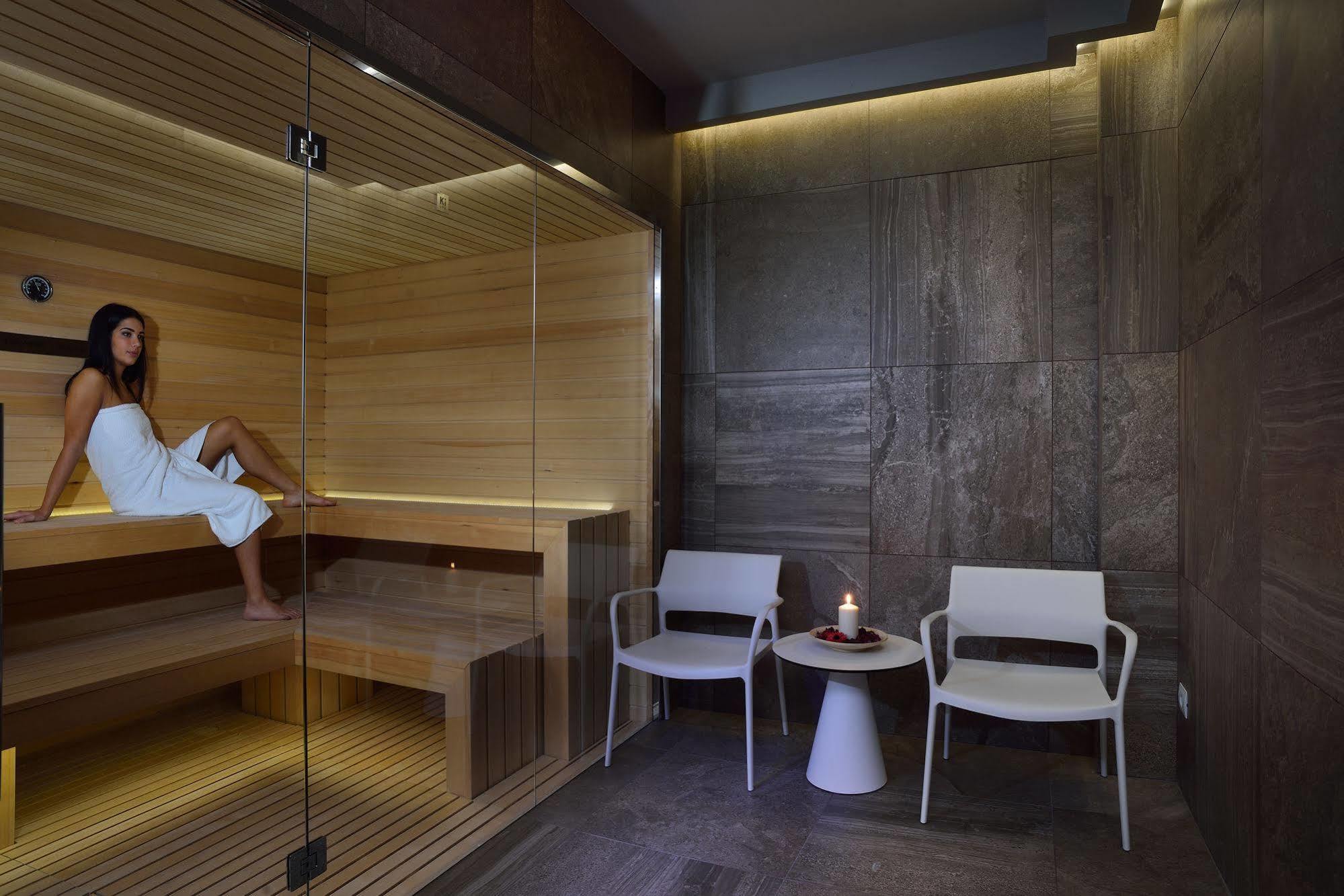 Embassy Hotel & Spa Cattolica Kültér fotó